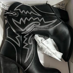 Cowboy boots, never worn!